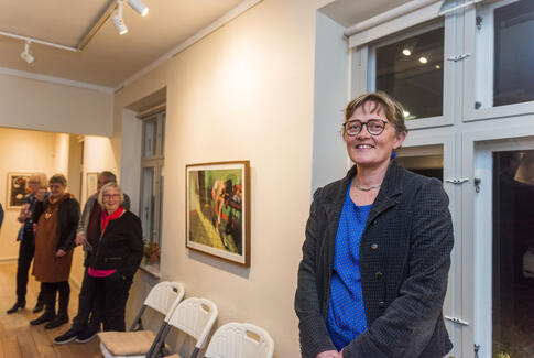 Flot og farverig fernisering i Brædstrup