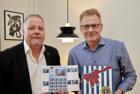Lions Club Bygholm solgte Peter Sørensen julemærker og gaveæske