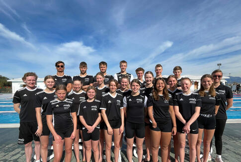 Svømning under åben himmel og solskin