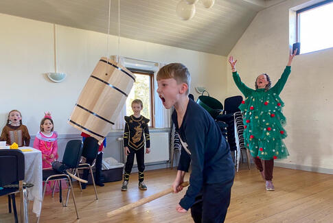 Masser af børn og forældre til fastelavn i år