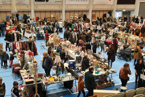 Familiedag med stort loppemarked i Hovedgårdhallen