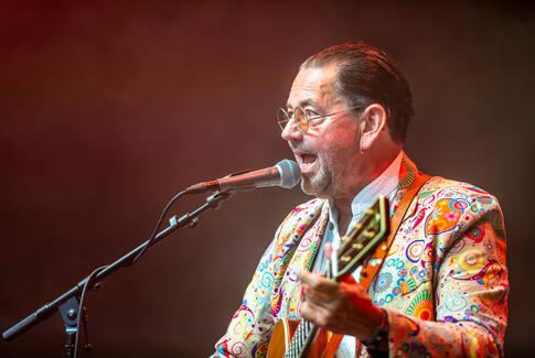 ”HandsUP” for ”HandsDown”