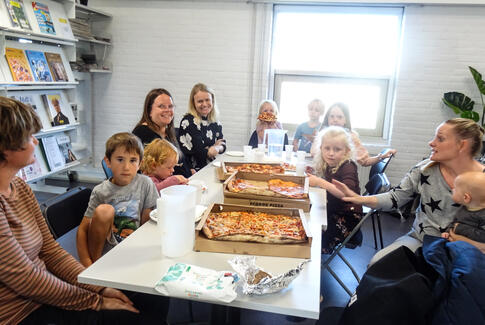 Nede i fru Olsens kælder - Kan man købe frikadeller