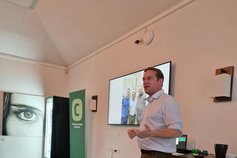 To Konservative kandidater trak fulde huse til debataften