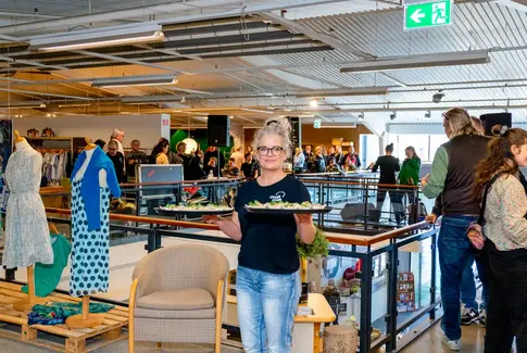 Lækker genbrugs-cafe åbner hos Blå Kors