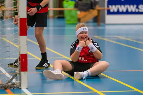 Håndboldstævne spreder glæde og smil: HH Unikids og Brædstrup Stars