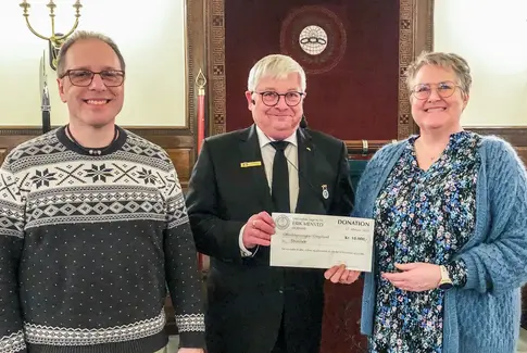 Odd Fellow: 10000 kr. til Offer Rådgivningen Østjylland