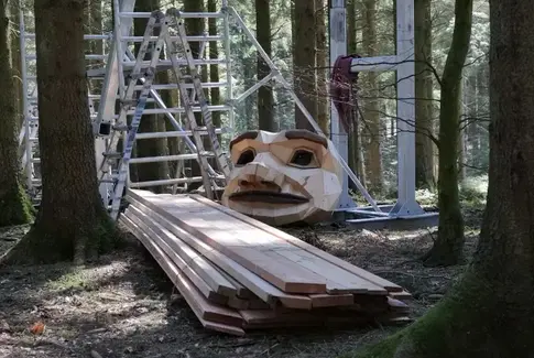 Skovtrold af genbrugstræ skal bo Brædstrup