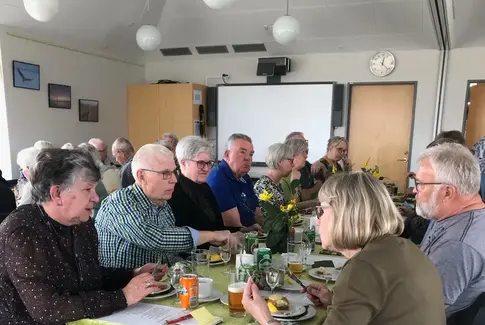 Forårsfrokost spreder glæde og samhørighed