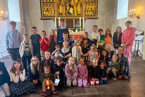 Gudstjeneste og bamsekram i Østbirk Kirke
