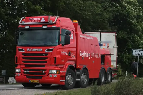 Lastbil forulykker på Vestbirkvej: Ingen personer skadet