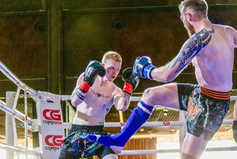 En aften med hurtige spark og høj energi