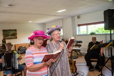 Søndagsmartine på Birkebo: En musikalsk fest i hjertet af Østbirk