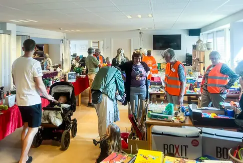 30 frivillige sørger for, at der er penge i kassen til udflugter for de gamle