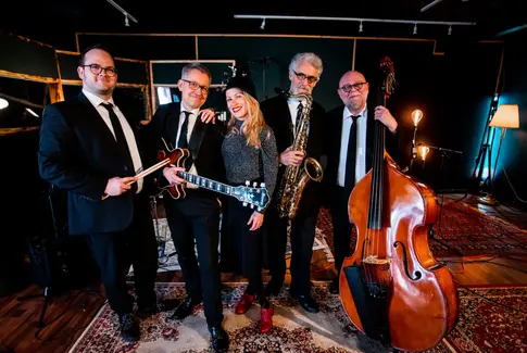 &quot;Et letsindigt ord&quot; bringer besættelsestidens musik til Tebstrup forsamlingshus