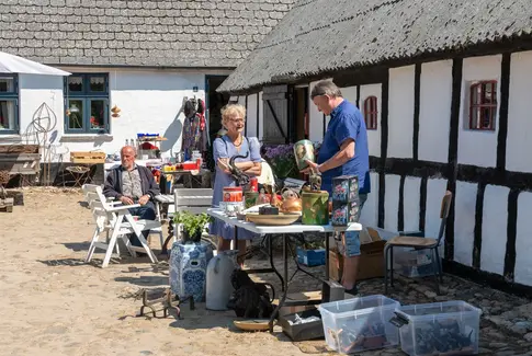 Stjernholm Gårdmuseums glædesdag: Sol, salg og samvær