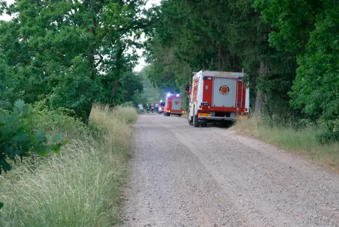 Alvorligt solouheld på Kæmpesmøllevej: Tre personer fløjet til Skejby Sygehus