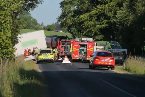 Alvorligt færdselsuheld i Grædstrup: Tre tilskadekomne