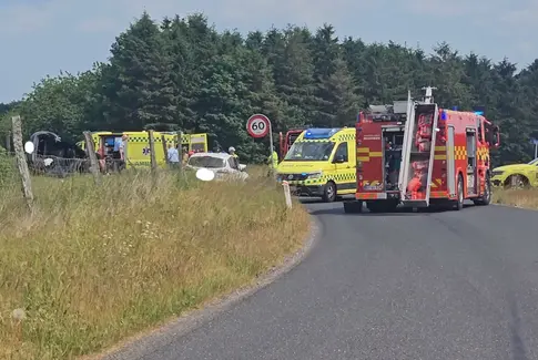 Voldsomt færdselsuheld ved krydset Sandvej og Bredvadmøllevej