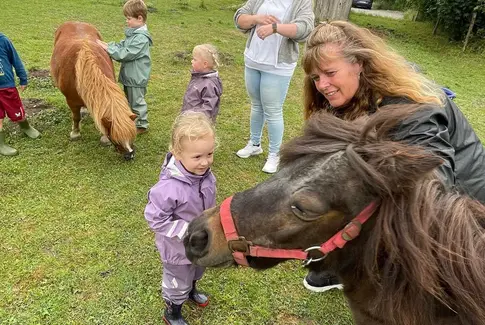 På tur med Joan: Et eventyr i Østbirk