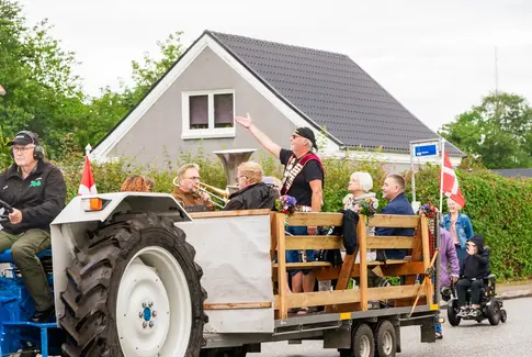 Østbirks kongelige optog: En dag i Fuglekongens tegn