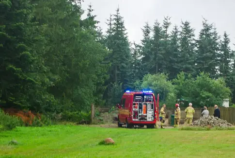 Mindre naturbrand kontrolleret på Grædstrupvej i Brædstrup
