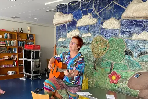 Livsglæde og sammenhold i Pigekammeret