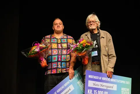 Her er modtagerne af Horsens Børneteaterpris 2023 og Danske Dramatikeres manuskriptpris 2023