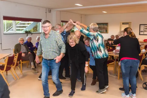 En søndag med smil og sang