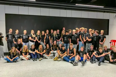 Elever fra Østbirk Skole, 9. årgang, på studietur til Island.