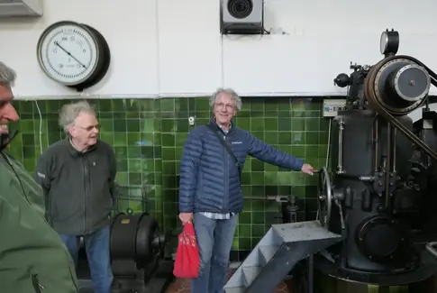 Svend og Poul havde vennerne med på Vestbirk Vandkraft