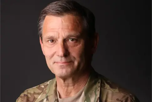 I krigens skygge: Fra feltet til foredrag