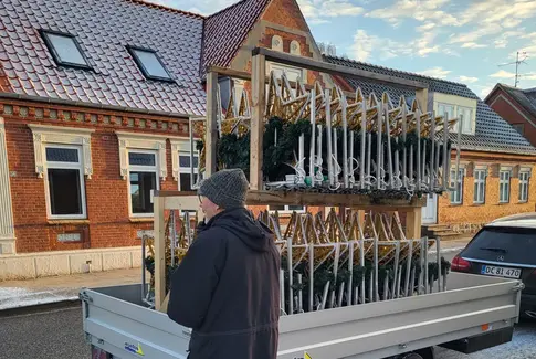 Julelys i Hovedgård lyser op i mørket