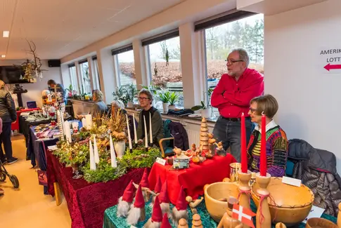 Juleglæde og harmonika-toner: Gedvedhus slår dørene op for årets hyggeligste julemarked!