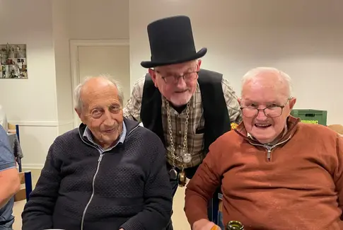 Uhrpasserlauget i Hovedgård har fået to æresmedlemmer