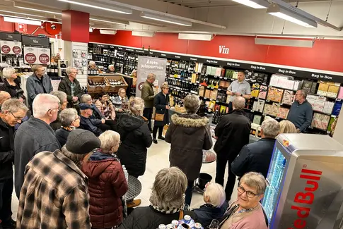 ÆldreSagen til portvinssmagning i SuperBrugsen Østbirk