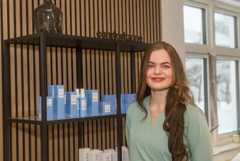 Din Kosmetiker: Lærkes skønhedshus lyser op i Østbirk!