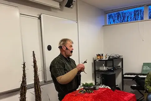 Julemagi i Hovedgård: Ove Frosts dekorationskunst lyser op