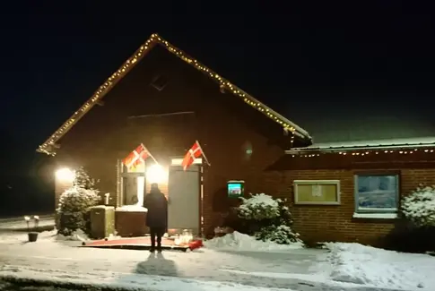 Julens hjerte slår i Sattrup: En landsby lyser op i vintermørket