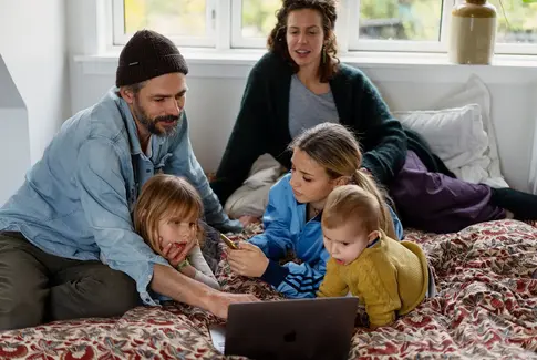 Nye medier går tilbage anført af Facebook i frit fald