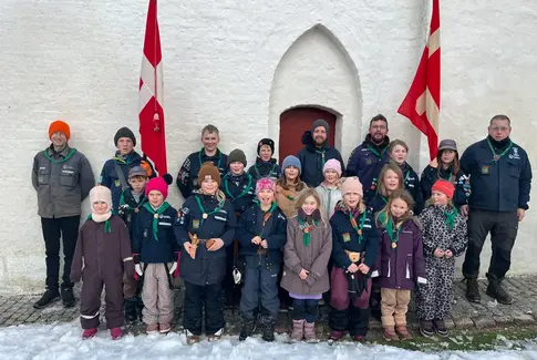 Spejderparade møder kongeligt tronskifte: En hyldest til tradition og fællesskab