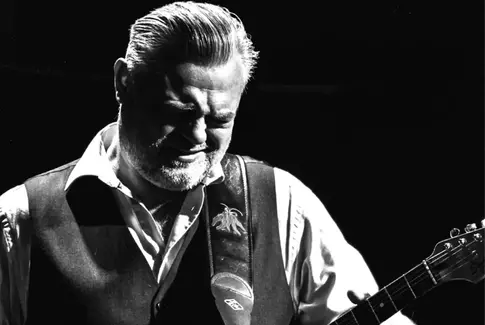 BluesHouse blæser taget af Grumstrup Forsamlingshus med Big Martin &amp; The Rope A Dope Band