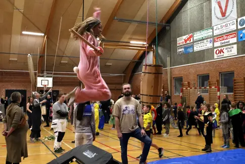 Gedveds grandiose fastelavnsfest: En dag med fællesskab og festligheder