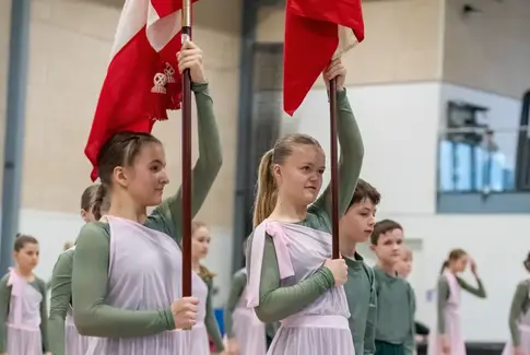 En forårsdag med flik-flakker og venskaber: Gymnastikfejring på Elbæk Efterskole