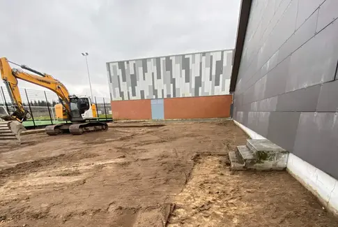 Så er gravearbejdet i gang – ny udendørs aktivitet i ØIF er på vej