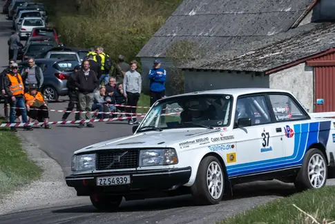 Yding atter i centrum for rallyfest: Lokale kørere fra Østbirk klar til start