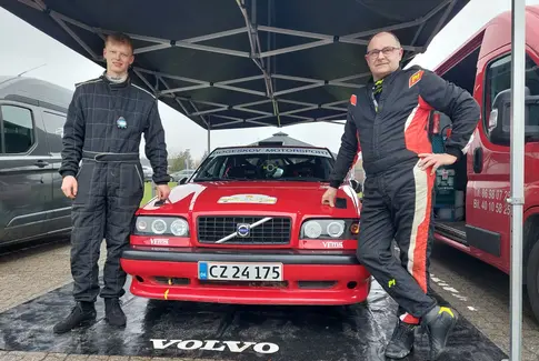 Lokal kører pudser formen af inden weekendens prøver