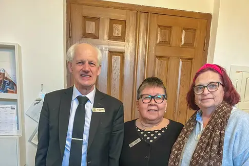 Påske i Yding: Fortællinger, fællessang og tapas i kirken