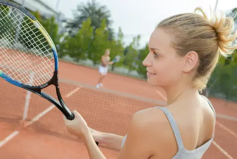 Landsdækkende tennisdag rammer Østbirk