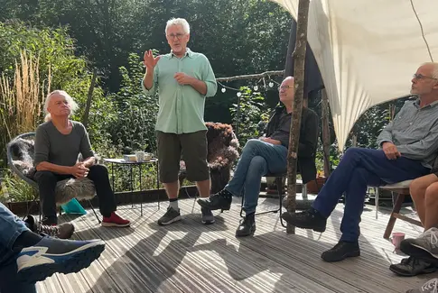 Johannes introducerer Mogens